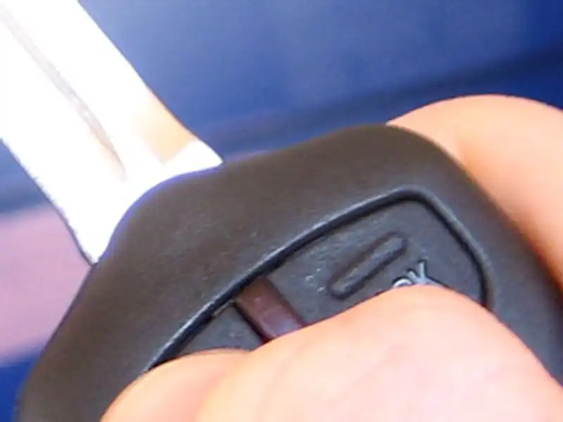 Locksmart car key servicing